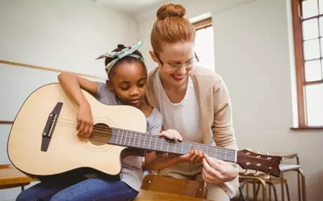 欧洲股市的强劲表现背后:四大主题解析